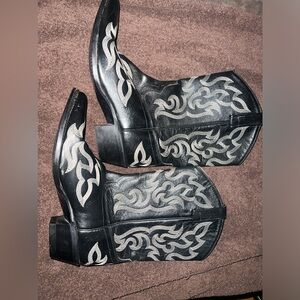Black and White Mens Western Boots(9) old west
